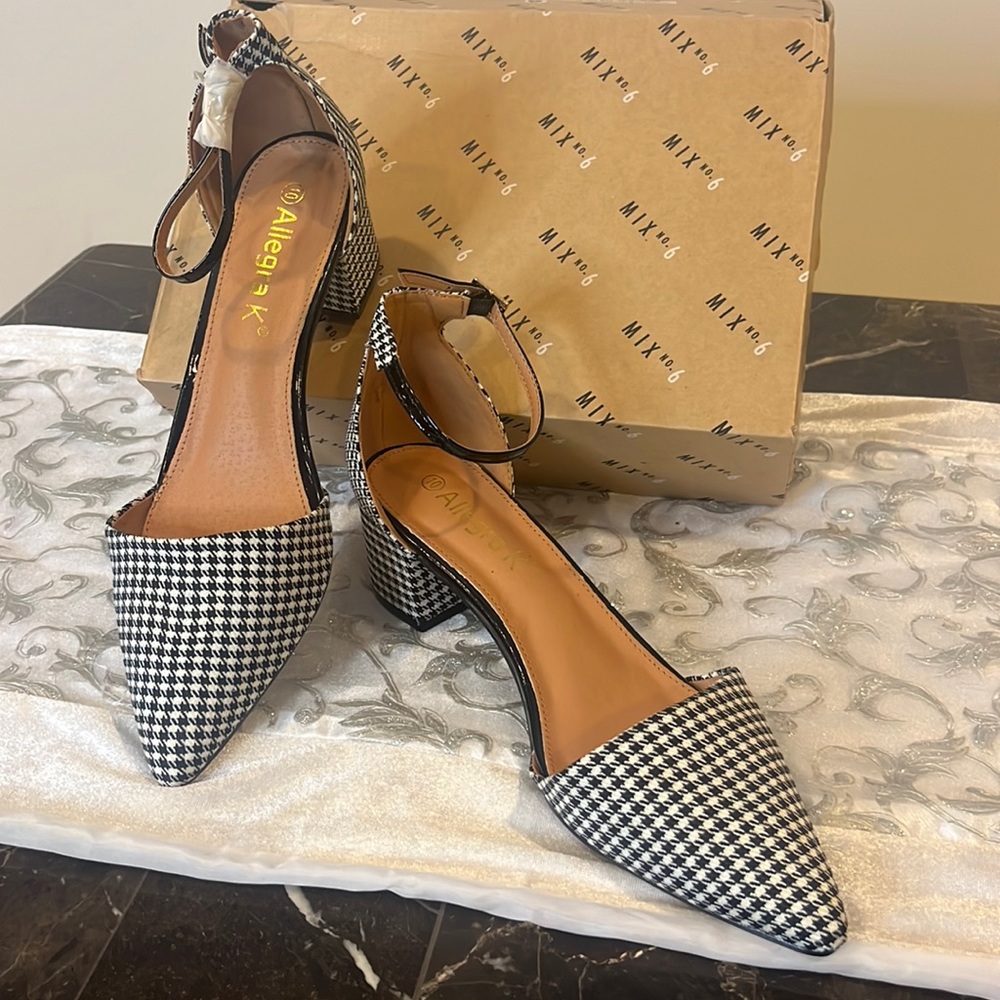 2 inch heels. Black/white exterior. Nude interior.